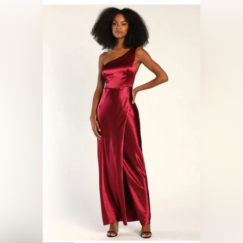 One shoulder dress, perfect for an event